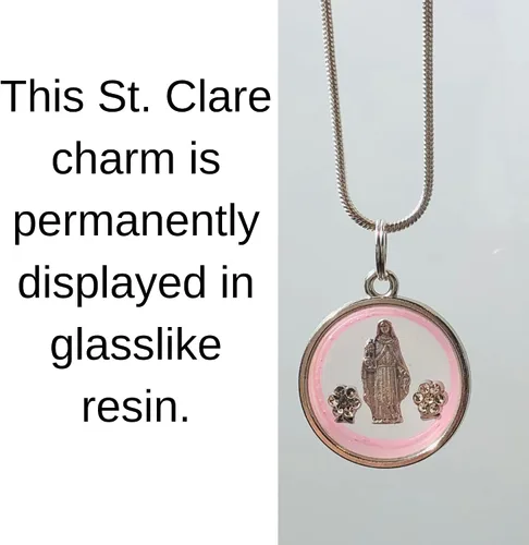 Vista 2 de St. Clare of Assisi Pendant Necklace Catholic Christian Christmas Lourdes Poor Clares San Damiano Patroness of eye disease and TV St. Francis
