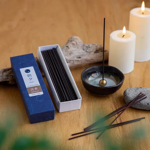 Vista 5 de Asayu Japan Varillas de incienso natural de madera de agar, tamaño de muestra de incienso japonés para relajación nocturna, yoga, meditación.