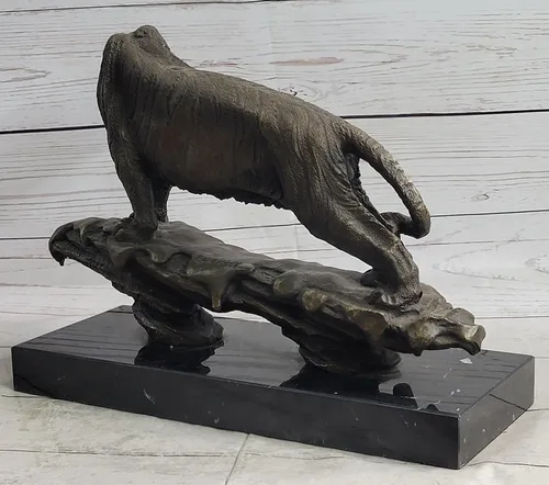 Vista 4 de Majestic Bugatti - Escultura de bronce de tigre – Estatua de vida silvestre hecha a mano por artesanos franceses, regalo decorativo para el hogar