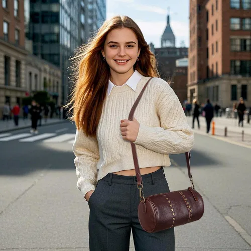 Vista 2 de Bolsos cruzados de cuero genuino para mujer, bolso cruzado bohemio con tachuelas, bolso de hombro pequeño para teléfono y cartera