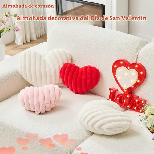 Vista 2 de 2 almohadas de corazón, color rojo y blanco, 12.8 x 9.8 pulgadas