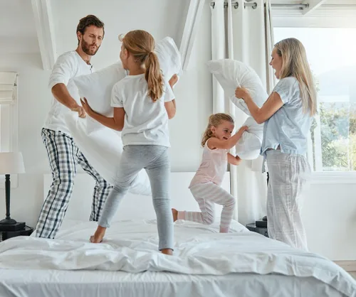 Vista 5 de MoonRest® Paquete de 4 – Relleno de almohada cuadrada alternativa de plumón sintético – Funda de algodón tejido para almohada, cojín de sofá – 8 x 8