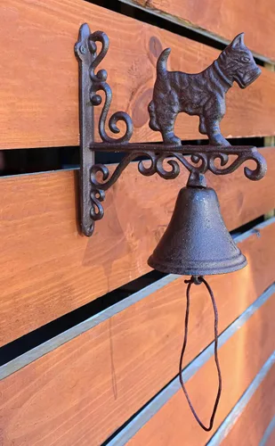 Vista 2 de Ebros Gift Campanas de hierro fundido rústico vintage occidental de casa de campo escocés Terrier perro puerta pared cena patio campana al aire