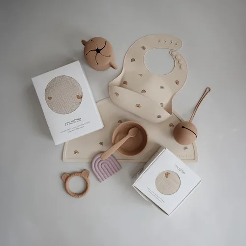 Vista 18 de Mushie - Babero de silicona para bebé, ajustable y resistente al agua (abejas) De 4 a 24 meses, lavable a máquina, correa ajustable