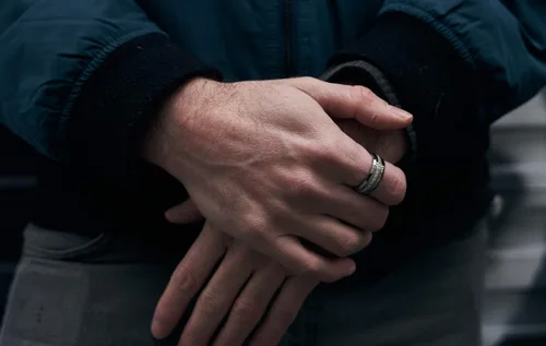 Vista 5 de TRUMIUM Alianzas de boda de tungsteno para hombre de 0.236 in y 0.315 in con circonita cúbica, anillo de eternidad con incrustaciones de circonita
