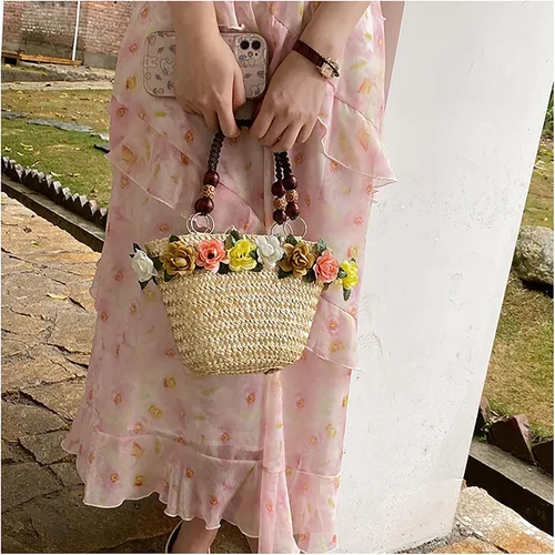 Vista 6 de Bolso de mano de paja de flores para mujer, bolso de hombro con asa trenzada retro de verano, bolso de hombro bohemio para playa y viaje
