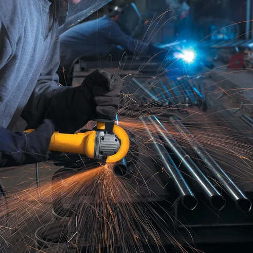 Vista 2 de DEWALT Amoladora angular pequeña de 4-1/2 pulgadas D28112