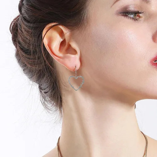 Vista 3 de Aretes góticos de alambre de púas con forma de corazón de espina dorada y plata, estilo punk, aretes grandes con forma de corazón rosa, aretes