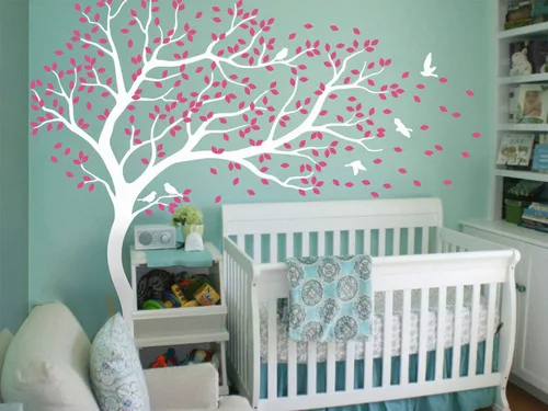 Vista 14 de Vinilo decorativo para pared de árbol grande con pájaros y hojas que soplan en el viento, adhesivo mural de bosque