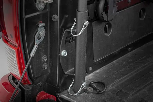Vista 4 de Rough Country Soporte universal para barra de bandera para riel de cama - 117501