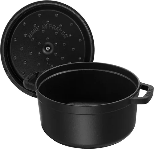 Vista 4 de Staub olla de hierro cocotte redonda de 6-1/4 cuartos de galón, Negro mate Perfect for Batch Cooking, Meal Prep & Large Meals. Braise, Roast &