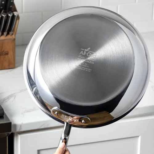 Vista 7 de All-Clad D3 Sartén Salteadora de Acero Inoxidable de 3 Capas con Tapa y Mango 3 Cuartos, Inducción, Apto para Horno y Parrilla 600F