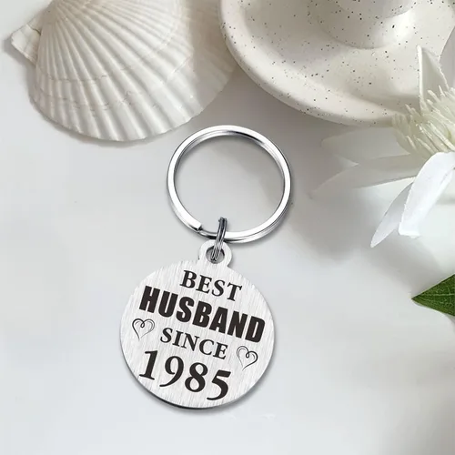 Vista 2 de TANWIH Llavero de 40 aniversario de boda, regalo para el mejor marido desde 1985, decoración de aniversario de 40 años para él y hombres, plateado