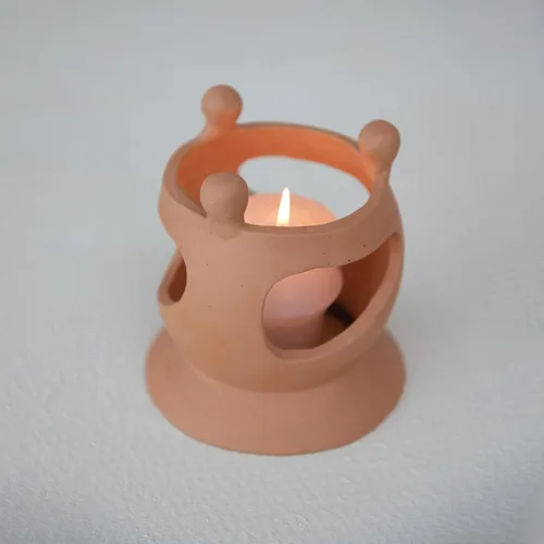 Vista 8 de Creative Co-Op Candelabro de terracota hecho a mano con círculo de figuras