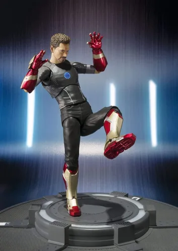 Vista 3 de Bandai S. H. Figuarts Tony Stark Iron Man 3