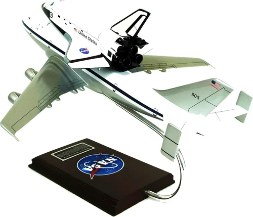 Vista 3 de Mastercraft Collection Boeing NASA B747 Airliner w/Space Shuttle Piggy Back Avión Modelo Escala: 1/144