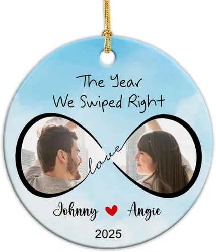 Vista 12 de Adorno de cerámica personalizable con texto en inglés «Our First Christmas Married», adorno de Navidad personalizado para el señor y la señora