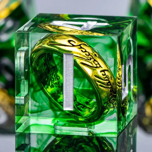 Vista 13 de OUKELANWO Magic Lord Rings - Juego de dados DND con caja, 7 piezas de dados LOTR D&D de resina para juegos de rol, dados azul dorado de Dungeons