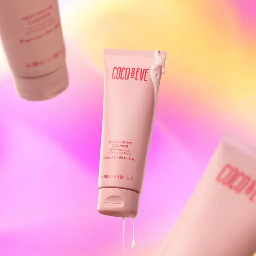 Vista 2 de Coco & Eve Limpiador enzimático de frutas. Limpiador suave a base de agua para tez radiante. Refina los poros, exfolia y humedece la piel. BHA
