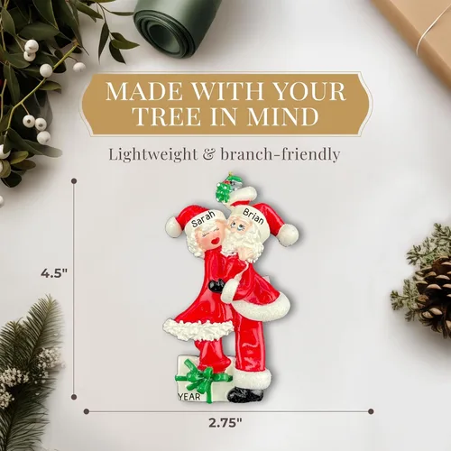 Vista 4 de Adorno personalizado para pareja 2026 Adornos de Navidad personalizados de Mr & Mrs Santa para árbol Regalo de recuerdo personalizado