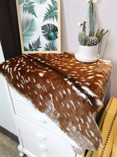 Vista 4 de Deer Rug - Tapete de piel de vaca sintética con estampado de ciervos Sika para sala de estar (6.1 x 5 pies)