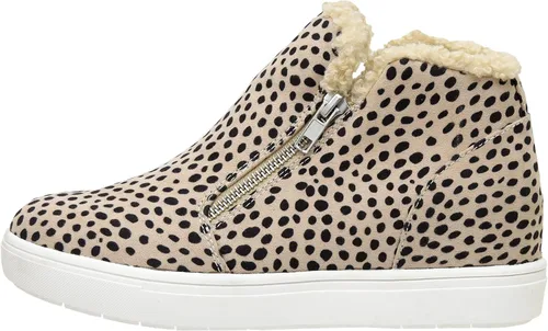Vista 4 de CUSHIONAIRE Zapatos deportivos Heaven Hidden Wedge Faux Shearling para mujer + espuma viscoelástica