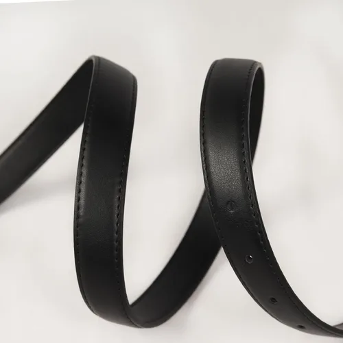 Vista 2 de Aurolran Cinturón de cuero clásico con hebilla de metal para mujer con vestido de jeans