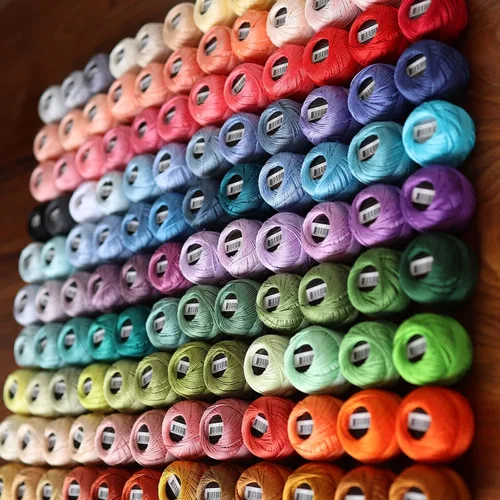 Vista 5 de Rhapsody Hilo de algodón perla tamaño 8 hilo de ganchillo Perle 12 bolas Set tejido a mano, bordado, sashiko, punto de cruz, costura, aguja
