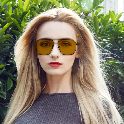 Vista 4 de Kelens Lentes de sol polarizados cuadrados de gran tamaño para mujeres y hombres, marco de metal retro, tonos vintage, lentes de sol de moda UV400