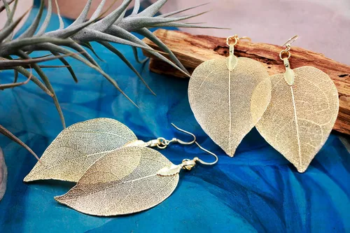 Vista 3 de Joyas de hoja de oro rosa y plata para mujer. Pendientes de hoja natural y collares circulares colgantes. Elegantes conjuntos de joyas colgantes.