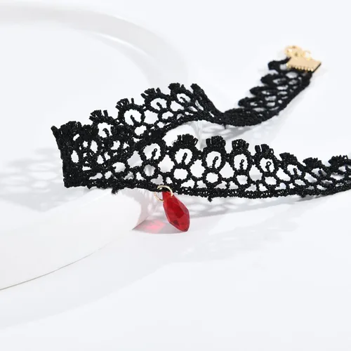 Vista 2 de Gargantilla gótica negra para mujer, gargantilla negra con diamantes de imitación rojos Lolita, gargantilla de encaje negro, joyería de fiesta