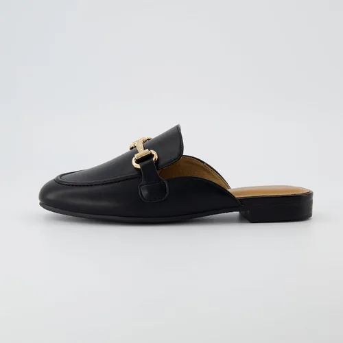 Vista 2 de CUSHIONAIRE Sandalias Yates con hebilla para mujer + espuma viscoelástica, anchos disponibles