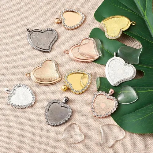 Vista 5 de Craftdady 20 bandejas colgantes de bisel de diamantes de imitación de corazón, base de camafeo, cabujón en blanco con cabujones de vidrio