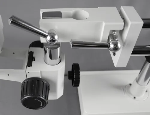 Vista 3 de Microscopio estéreo de zoom trinocular simulfocal VS-5F, ocular de campo ancho 10x, rango de zoom de 0.7X—4.5X, rango de aumento 7X—45x, soporte