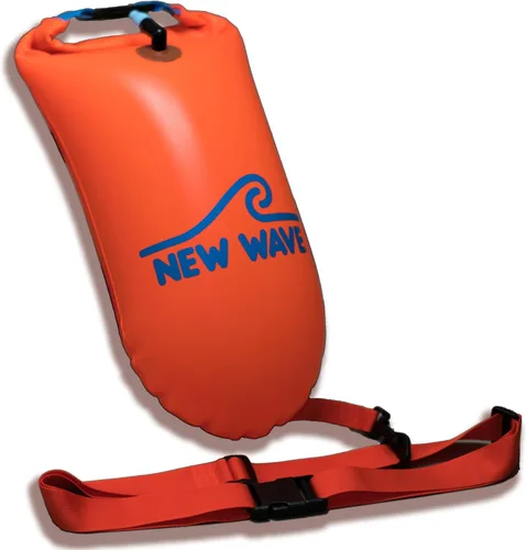 Vista 2 de New Wave Swim Buoy para nadadores y triatletas en aguas abiertas - Flotador ligero y visible para entrenamiento y carreras seguras - Nylon TPU