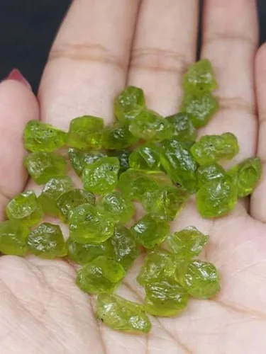 Vista 6 de Krishiv Exports - 10 piezas, peridoto natural, piedra preciosa en bruto, peridoto verde, peridoto suelto, semiprecioso crudo, joyería de peridoto