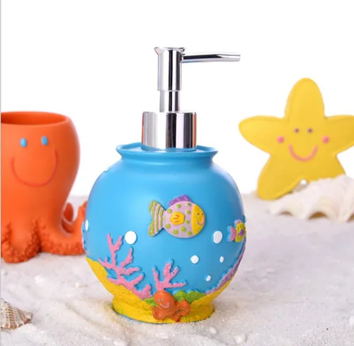 Vista 2 de Conjunto de colección de baño con forma de pez lindo 5 unids material de resina niño como juego de accesorios para el hogar