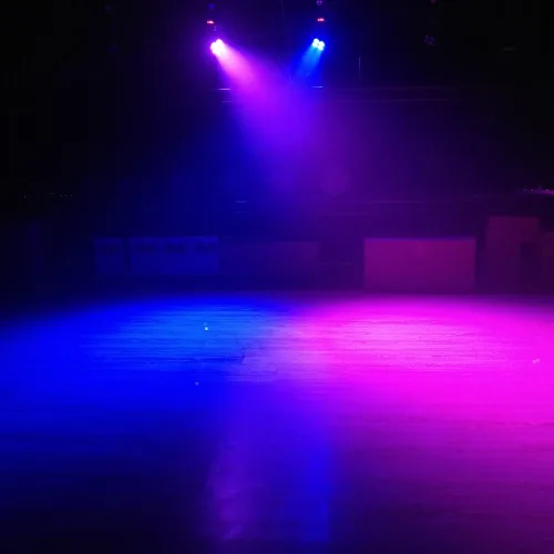 Vista 2 de Tomshine 60W DJ Moving Head Lights 6 IN1 DMX-512 16/18 Canales GOBO Iluminación de escenario Proyector activado por sonido RGBW+Ámbar+UV para fiesta