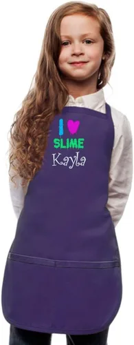 Vista 7 de Delantal personalizado para niños con diseño de bordado I Love Slime Rosa encendido