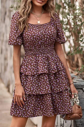Vista 7 de PRETTYGARDEN Vestido corto de verano floral 2023 para mujer, cuello cuadrado, manga corta, escalonado, con volantes, bohemio, con vuelo