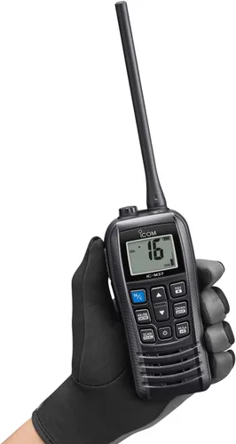 Vista 2 de Icom IC-M37 31 USA VHF Radio Transceptor Marina con Float'n Flash, 6 vatios