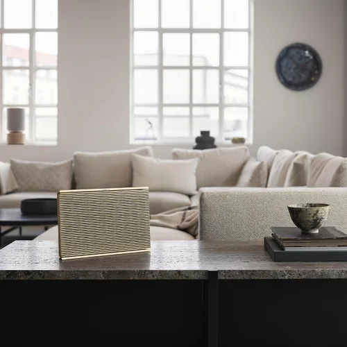 Vista 5 de Bang & Olufsen Beosound Level - Altavoz portátil multihabitación con Wi-Fi, tono dorado/roble claro