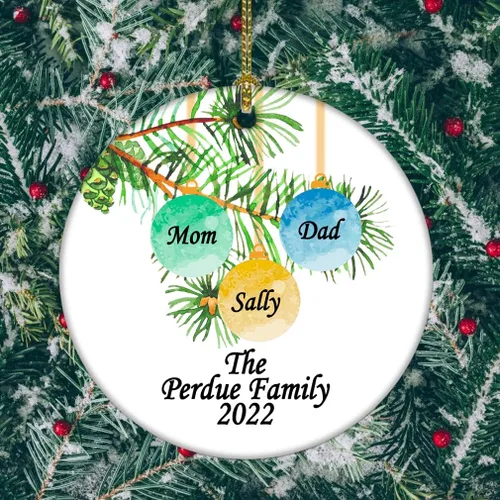 Vista 2 de Adorno personalizado para miembros de la familia, adorno de pareja 2023, adorno navideño personalizado, adorno con todos los nombres de los miembros