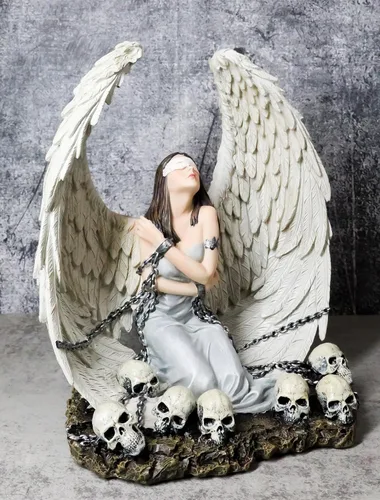Vista 7 de Ebros Gift Espíritus cautivos con los ojos vendados Ángel de pureza atado en cadenas por Graveyard of Skulls Figurine Fantasy Gothic Spirit Ocultit