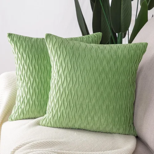 Vista 2 de MADIZZ Juego de 2 fundas de almohada decorativas de terciopelo súper suave de 16 x 16 pulgadas, diseño cuadrado verde manzana con textura