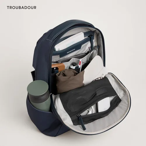 Vista 6 de Mochila para portátil Troubadour Apex Compact 16L de alta calidad - Ergonómica y resistente al agua - Diseñada para trabajo y viajes - Azul marino