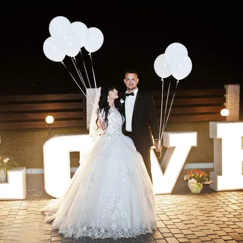 Vista 4 de Paquete de 30 globos LED, luces blancas para fiesta de cumpleaños y decoración de bodas Blanco 30