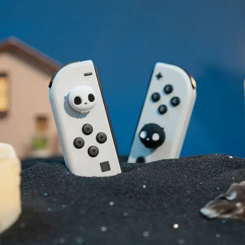 Vista 7 de GeekShare Lindas tapas de silicona para el pulgar de Joycon para Halloween, cubierta de joystick compatible con Nintendo Switch OLED Switch Lite