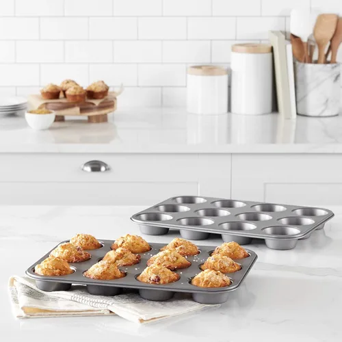 Vista 2 de Amazon Basics Molde redondo antiadherente para hornear muffins, 12 tazas, juego de 2, gris, 13.9 x 10.55 x 1.22 pulgadas