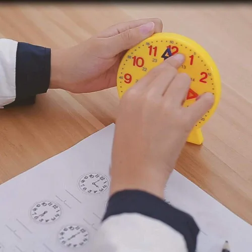 Vista 5 de Reloj de aprendizaje para niños y estudiantes, equipo para profesores, 4 pulgadas, 12/24 horas, reloj de enseñanza, reloj educativo para aula